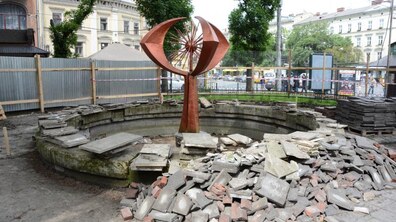 Фото: Архітектори продумують можливість використання «квіточки» фонтану «Кульбаба» в інтер’єрі нового фонтану