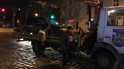 Фото: На вихідних було оштрафовано 19 автомобілів, ще 6 – евакуйовано на арештмайданчик