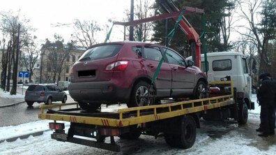 Фото: З 1 по 17 січня було евакуйовано 44 автомобілі на арештмайданчик через паркування у заборонених місцях
