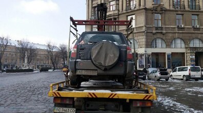 Фото: Від початку лютого через паркування у заборонених місцях на арештмайданчик було евакуйовано 68 автомобілів 