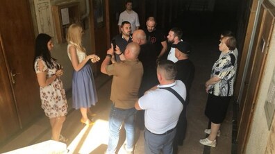Фото: Невідомі особи спробували перешкодити роботі палацу культури імені Гната Хоткевича