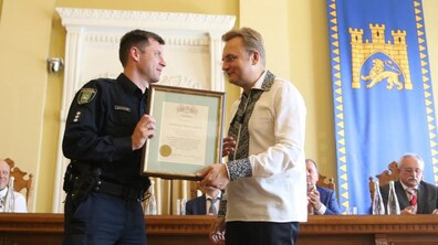 Фото: З нагоди Дня міста подяки від громади Львова отримало 23 львів’ян