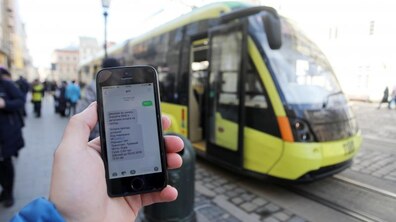 Фото: Пасажири львівського електротранспорту можуть розраховуватися за проїзд з допомогою sms-повідомлень: нову форму оплати підтримує «Київстар», Vodafone і lifecell