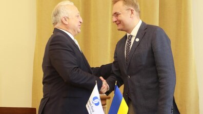 Фото: «Сьогоднішня угода важлива, бо передбачає суму самого кредиту орієнтовно 20 млн євро і грантові кошти, орієнтовно від 10 до 11 млн євро», - А. Садовий