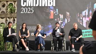 Фото: Театр НЕЗЛАМНИХ представив п’єсу «Сам на сам» під час церемонії вручення нагороди “СМІЛИВІ”