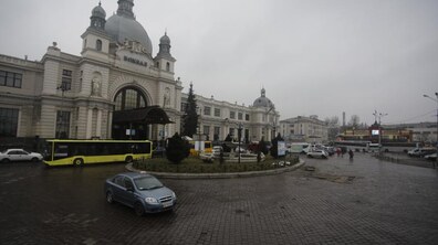 Фото: Від сьогодні буде обмежено рух транспортних засобів на пл. Двірцевій