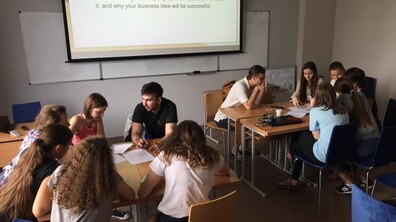 Фото: Школярки з усієї України презентують свої ІТ-розробки , що відповідатимуть потребам громади Львова та слугуватимуть для вдосконалення міських послуг