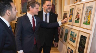 Фото: Малюнки дітей зі Львова виставили у парламенті Норвегії