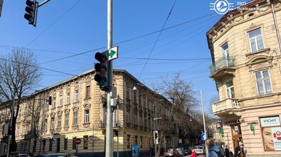 Фото: На перехресті вулиць Пекарська – Тершаковців модернізували світлофори