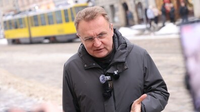 Міський голова Львова Андрій Садовий під час брифінгу журналістам на площі Ринок