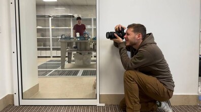 Фото: Фотограф «Азовсталі», захисник Маріуполя Дмитро Козацький фотографуватиме пацієнтів та лікарів центру НЕЗЛАМНІ