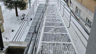 Фото: У Рясне-Руському облаштували пандус при вході до адмінбудівлі