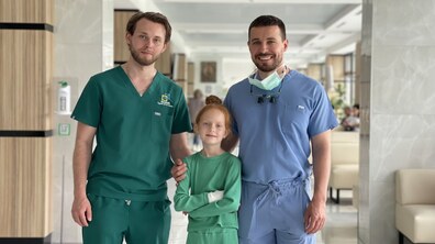 Фото: Львівські лікарні провели унікальну операцію 6-річній дівчинці, у якої пальці руки збільшилися аж у 4 рази