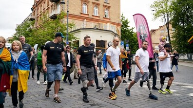 Фото: Пацієнти центру UNBROKEN на протезах здолали символічну дистанцію на півмарафоні у Вільнюсі 