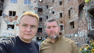 Фото: «Закликаю усіх мерів, хто має таку можливість, допомагати українцям, які постраждали від війни», - Андрій Садовий, перебуваючи у Гостомелі