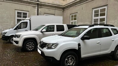 Фото: Допомога ЗСУ: Львів передав військовим ще 3 автомобілі