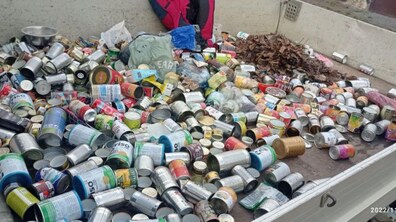 Фото: Львівспецкомунтранс закликає волонтерів, які виготовляють окопні свічки для воїнів, звертатися за бляшанками