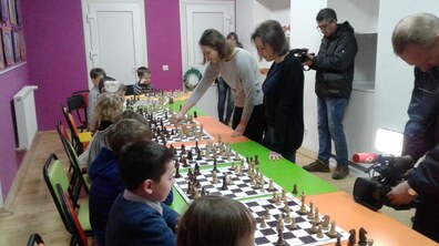 Фото: Сестри Музичук провели сеанс одночасної гри із юними шахістами Львова
