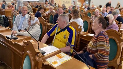 Фото: У Львові тривають «Візити турботи»: соціальні працівники особисто спілкуються із людьми з інвалідністю