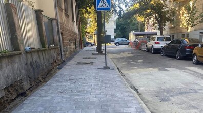 Фото: Тротуар біля ліцею № 5 на вулиці Іллі Кокорудза стане зручним і доступним