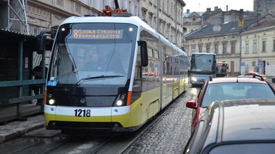 Ілюстративне фото - трамвай на одній із вулиць Львова