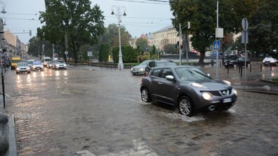 Фото: Підтоплень та затримок в русі транспорту через сильний дощ нема