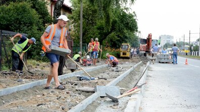 Фото: Львів розширює свою веломережу: на вул. Княгині Ольги тривають роботи з будівництва велодоріжки