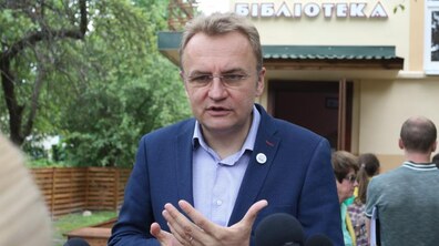 Фото: А. Садовий: «Ми будемо вимагати звітів за кожну витрачену гривню міського бюджету та помагати львівським перевізникам вивозити відходи»