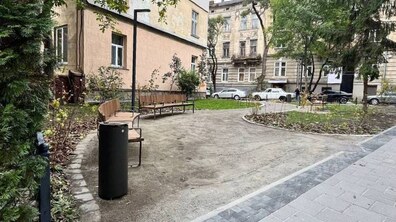 Фото: У Львові біля військового госпіталю за грантові кошти облаштували доступний сквер для мешканців району та пацієнтів