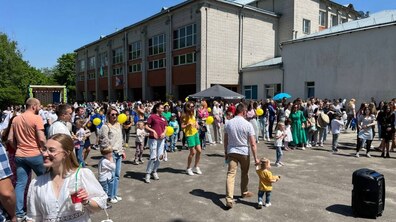 Фото: Family Fest: у львівському ліцеї організували фестиваль, аби зібрати кошти на авто для ЗСУ