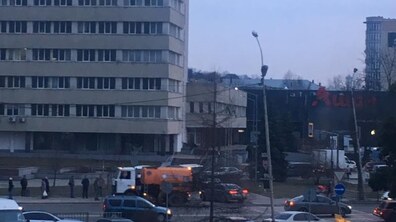 Фото: Комунальні служби прибирають вулиці від піску: до роботи залучені три порохотяги
