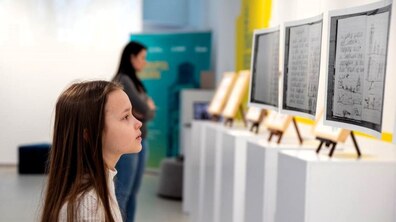 Фото: Сьогодні у Львові закривається виставка арт-робіт про зруйновані війнами міста Маріуполь і Гданськ: де подивитись