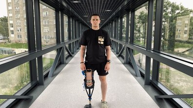 Фото: Захисника, який пережив окупацію Гостомеля і втратив ногу в боях за Соледар, відновлюють у центрі НЕЗЛАМНІ