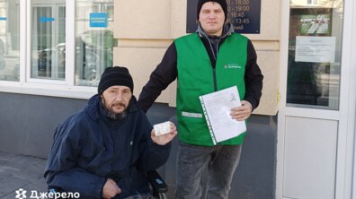 Фото: У Центрі «Джерело» відновлює сили безхатько на кріслі колісному, який торік потрапив під трамвай