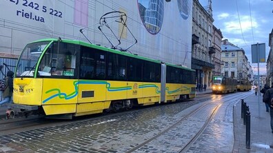 Фото: Рух трамваїв у центрі Львова тимчасово призупинено через поломку кабеля