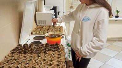 Фото: Львів’ян просять приносити парафін та віск для окопних свічок