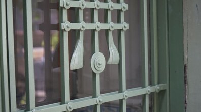 Фото: У Львові відновили історичну металеву браму на вул. Снопківській