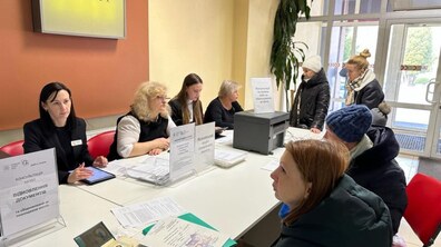 Фото: Виїзний ЦНАП на Науковій продовжує працювати