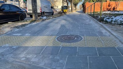 Фото: На вул. Медової Печери завершили ремонт тротуару: тепер він відповідає всім нормам безбар’єрності 
