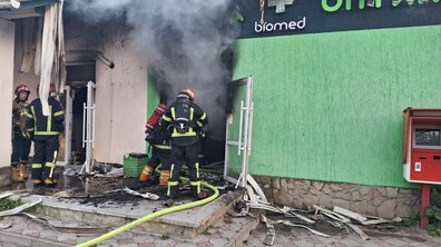 Фото ДСНС. Пожежники проводять гасіння пожежі