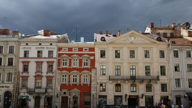 Центральна частина міста в грозових хмарах