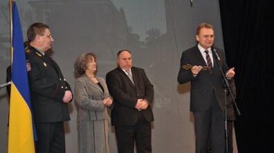 Фото: Польській громаді передали символічний ключ від Польського дому