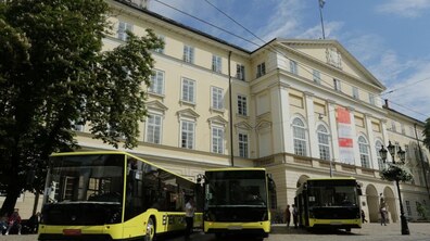 Фото: У Львові внесли зміни в схеми руху 8 міських автобусів