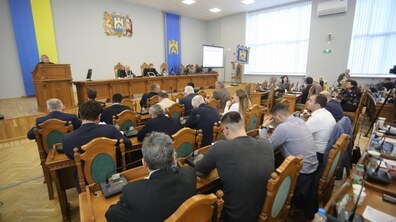 Фото: Після годинного обговорення депутати не підтримали зміни до розподілу коштів бюджету розвитку: засідання сесії закрили