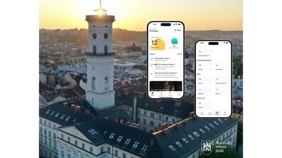 Ілюстративне фото, на якому зображена панорама центральної частини Львова, зліва видно будівлю Ратуші, праворуч  - екран мобільного телефону.