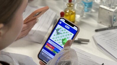 Фото: Молодь кличуть на безкоштовні події з ораторського мистецтва, хімії та брейкінгу
