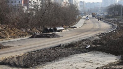 Фото: Ремонт вул. Миколайчука: вже заасфальтовано третину дороги