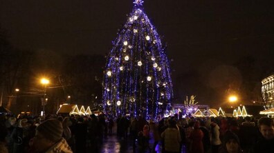 Фото: У Львові відкрили центральну міську ялинку