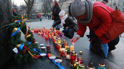 Фото: Мер Львова закликав усіх у пам’ять про жертв Голодоморів запалити свічки та помолитись
