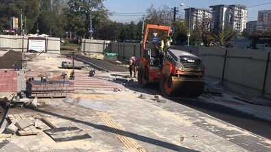 Фото: Велодоріжку на просп. Чорновола підприємці вже переробляють